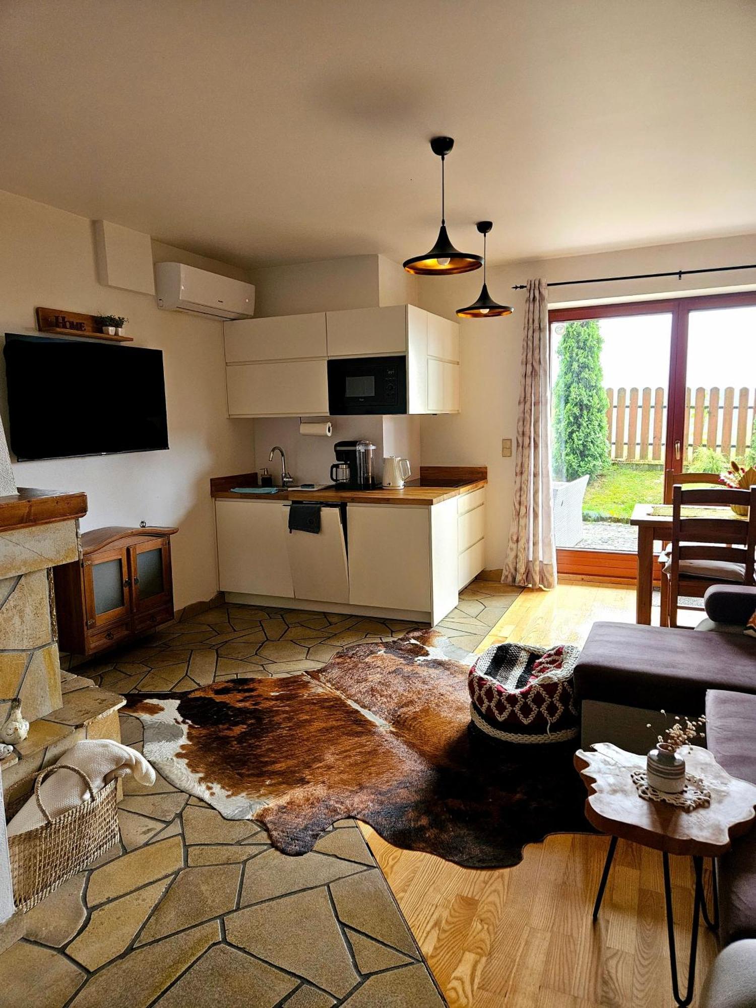 Apartament Z Widokiem Na Gory - Split Ac, Private Terrace, Private Parking كوشتيليسكا المظهر الخارجي الصورة