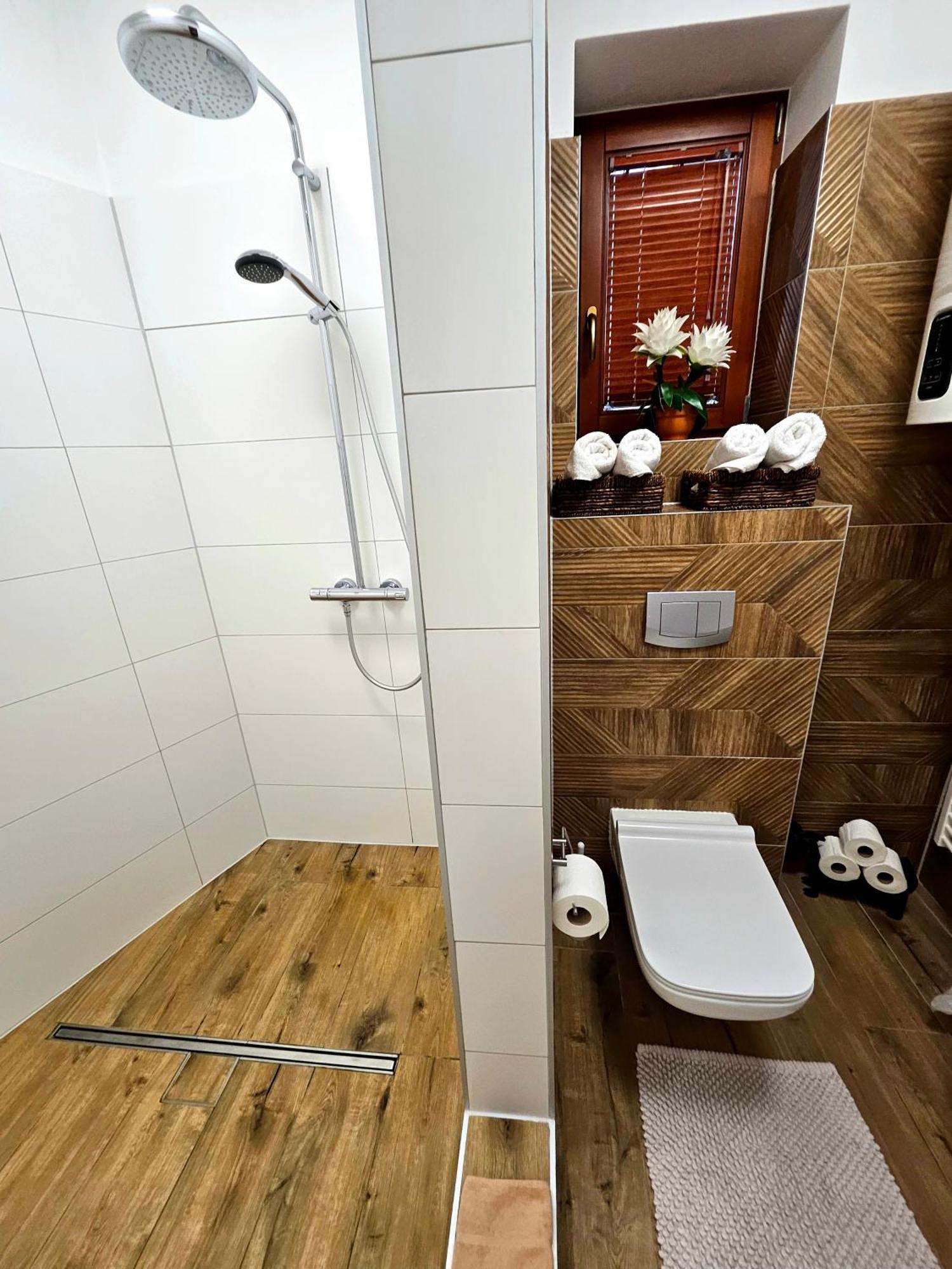 Apartament Z Widokiem Na Gory - Split Ac, Private Terrace, Private Parking كوشتيليسكا المظهر الخارجي الصورة